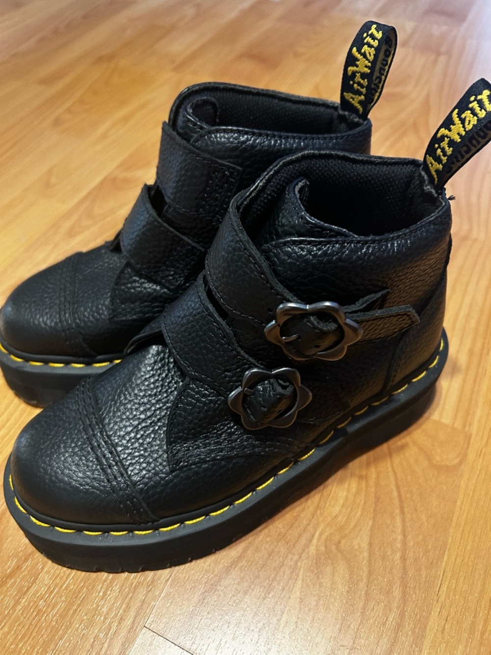 Dr. Martens Like New Women’s 6 AirWair Devone Flower Platform Women Boots - Picture 7 of 8
